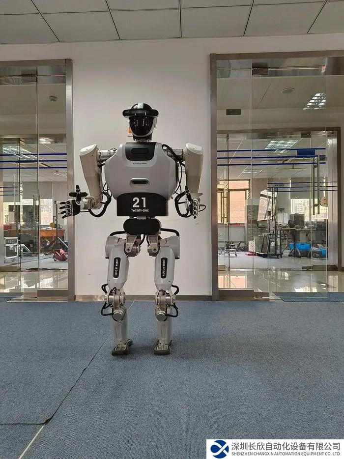 中國電科第一代人形機(jī)器人對(duì)外發(fā)布，預(yù)計(jì)2024年投入應(yīng)用